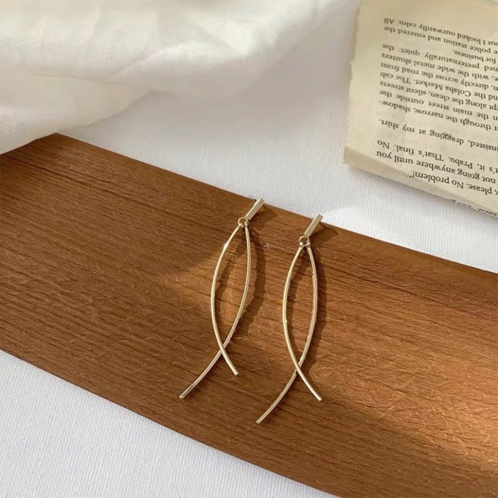 💙💕LAST ONE Minimalist Wire Earrings - Picture 2 of 11